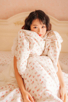 公交车上扒开腿做爰H漫画